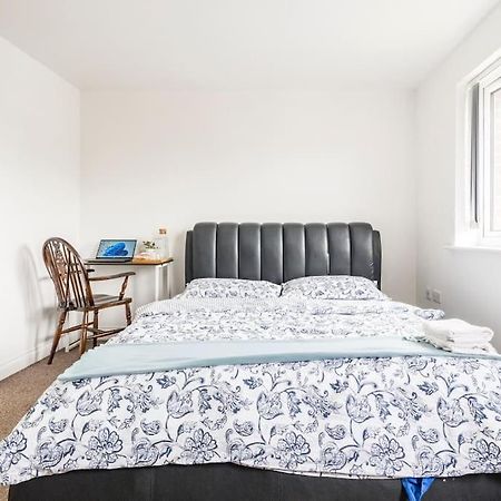 En-Suit Room With Free Dedicated Parking Manchester Extérieur photo
