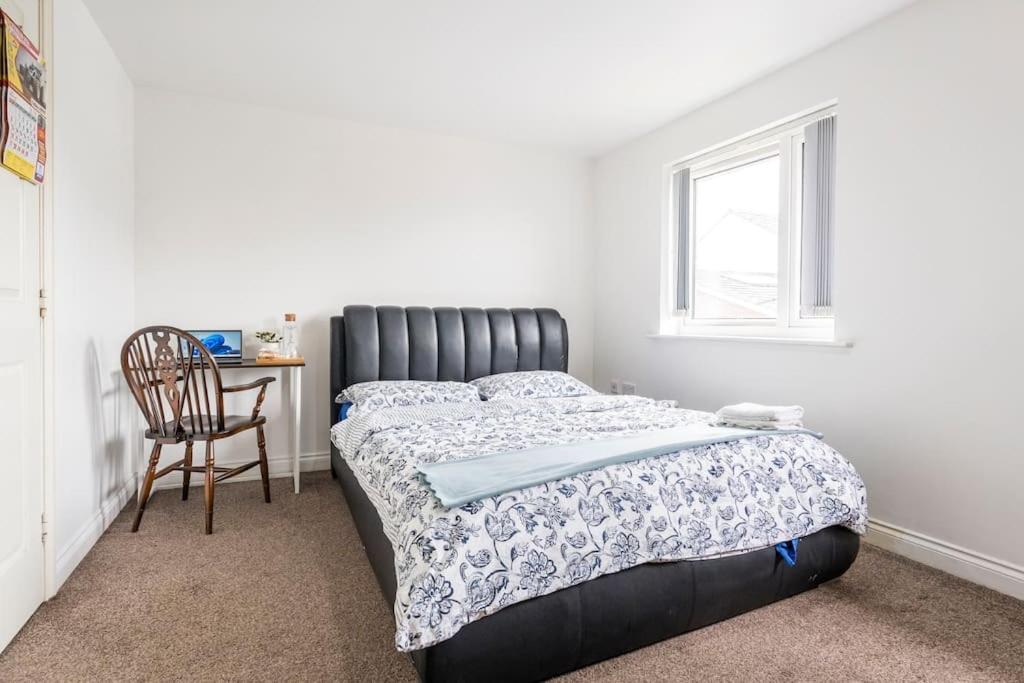 En-Suit Room With Free Dedicated Parking Manchester Extérieur photo