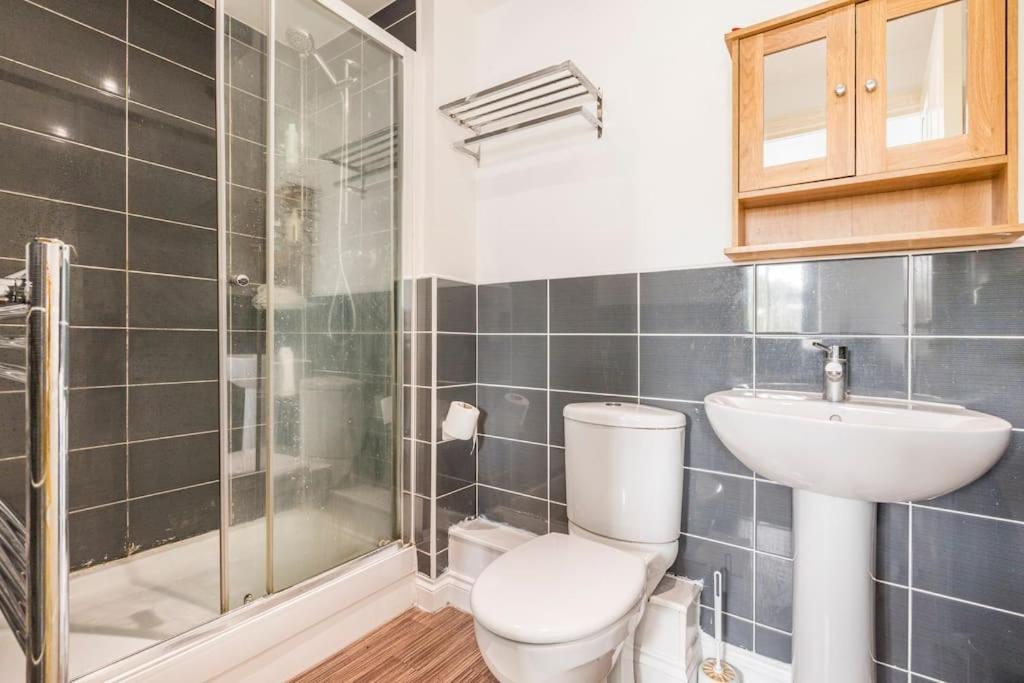 En-Suit Room With Free Dedicated Parking Manchester Extérieur photo
