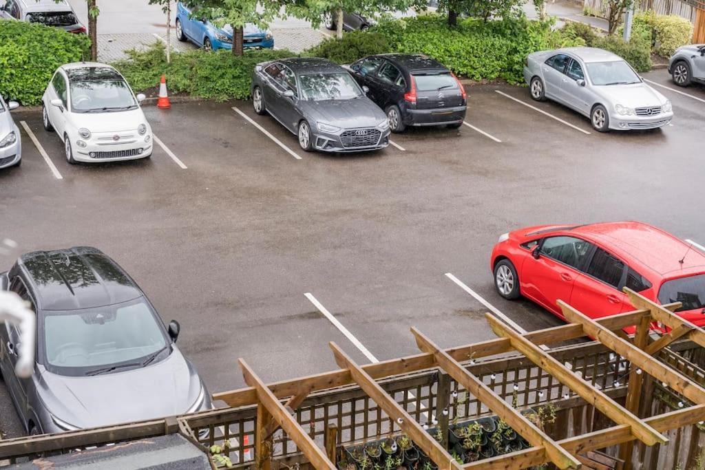 En-Suit Room With Free Dedicated Parking Manchester Extérieur photo