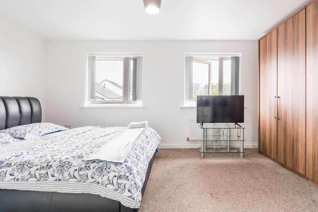 En-Suit Room With Free Dedicated Parking Manchester Extérieur photo
